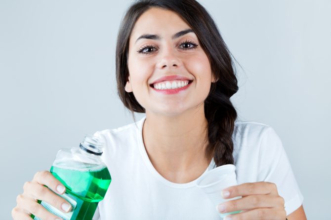 ¿Cuál es el mejor enjuague bucal?
