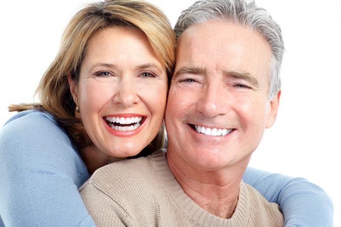 ¿Por qué debo elegir implantes dentales en Clínica Dental Avenida del Mediterráneo?